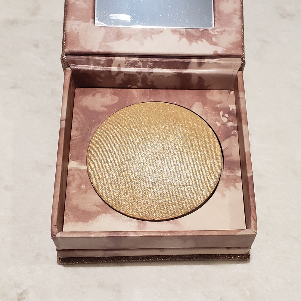 Urban Decay Naked illuminated Shimmering Powder for Face and Body "Luminous"